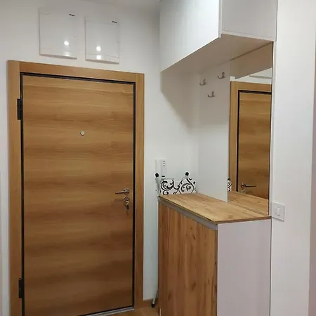 Riverside Ferona With Garage Apartment *