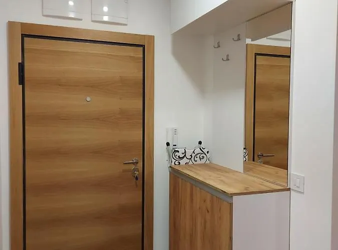 Riverside Ferona With Garage Apartment *